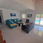 Mari Villa